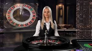 Giao diện chính của royal club trên điện thoại và máy tính